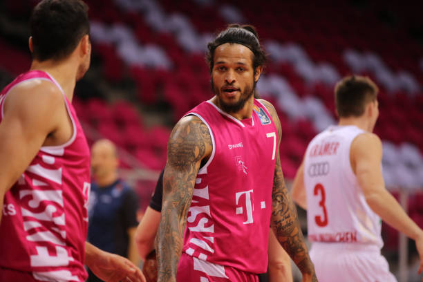 备受国际认 备受国际认