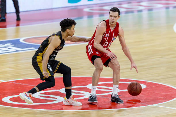 也吸引了众 也吸引了众